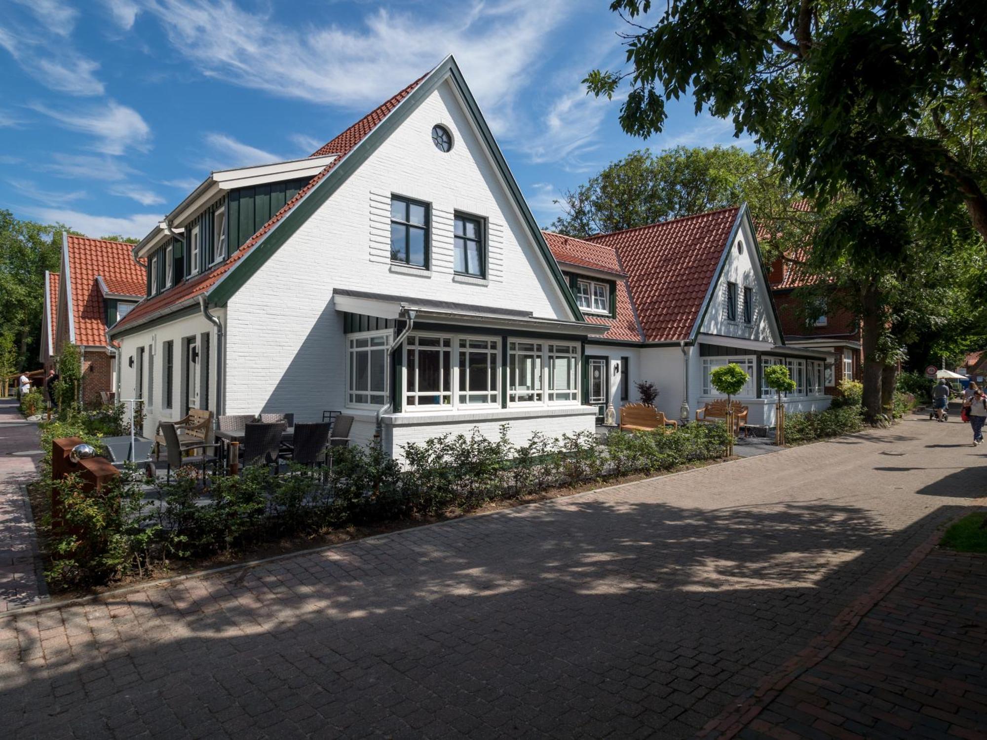 Inselsuenn Hotel Und Apartments Spiekeroog Exteriör bild