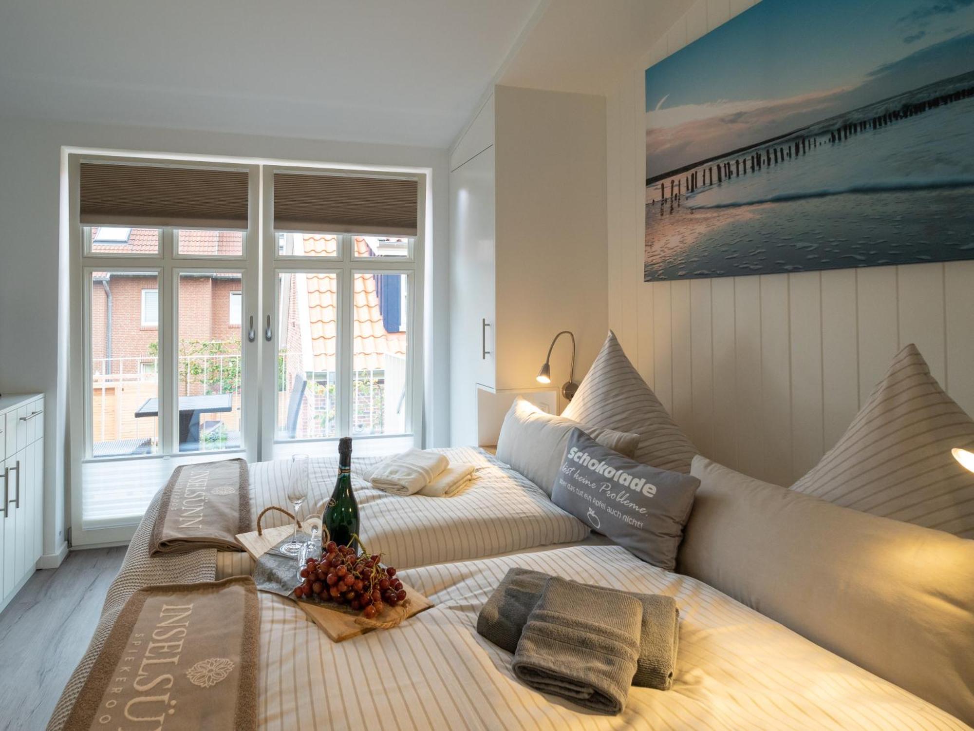 Inselsuenn Hotel Und Apartments Spiekeroog Exteriör bild