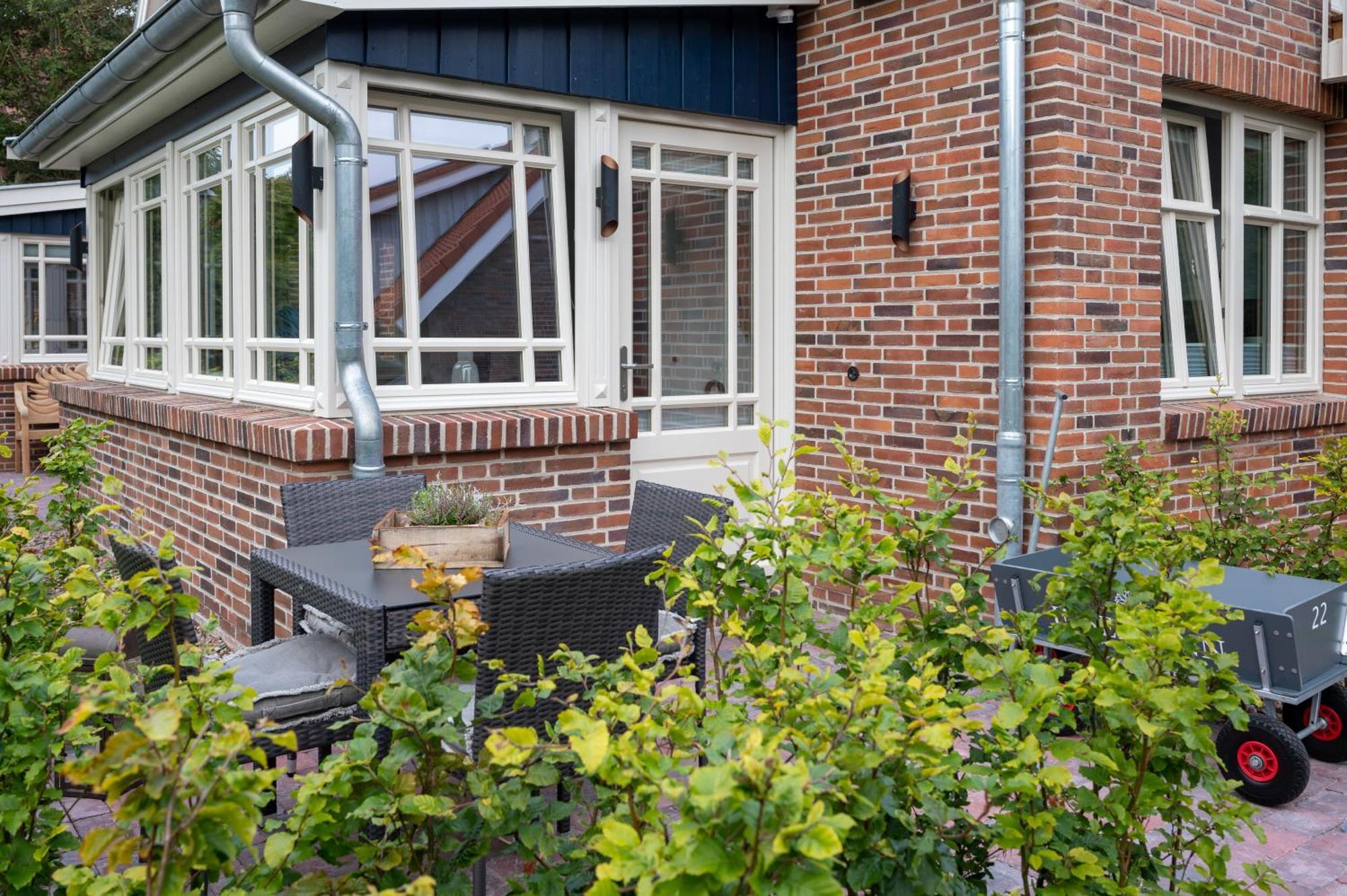 Inselsuenn Hotel Und Apartments Spiekeroog Exteriör bild